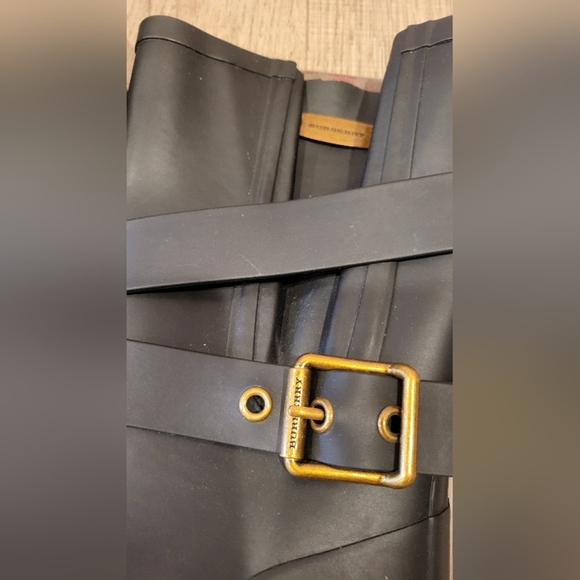 Burberry Black Leather Boots with Gold Buckle - Picture 3 of 9